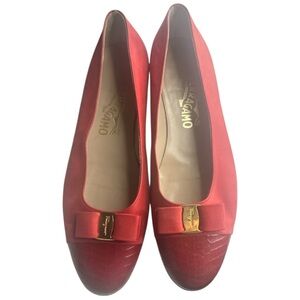 Salvatore Ferragamo Red Croc Suede Kitten Heel Gold Size 8